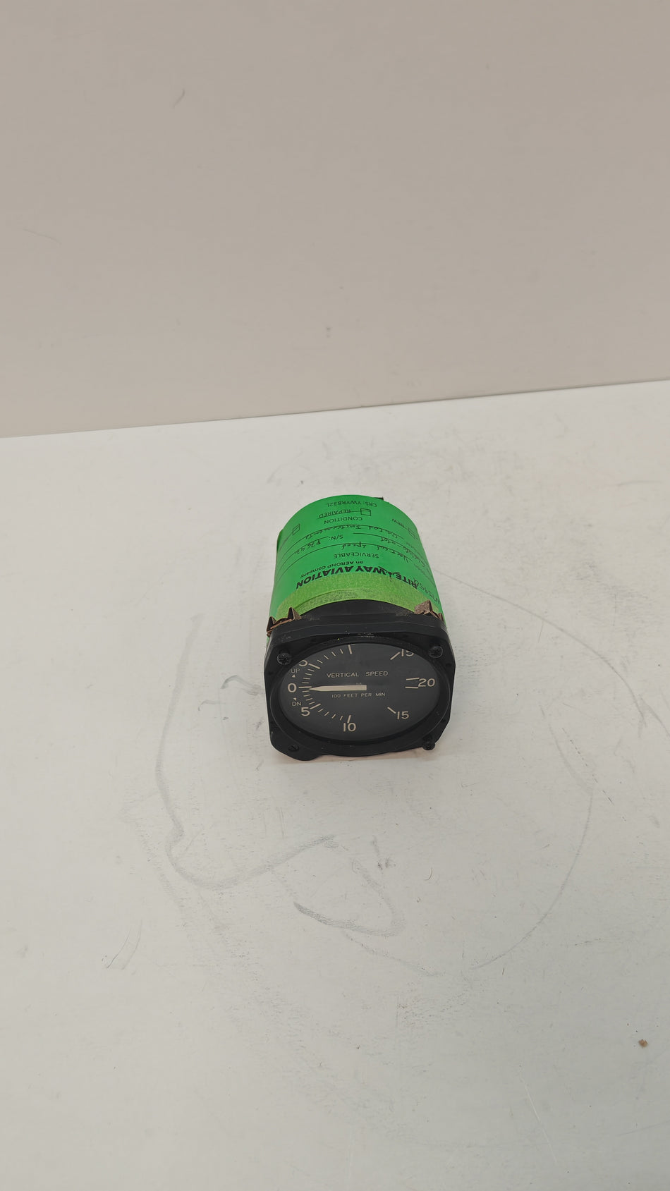 Cessna C661080-0101 Vertical Speed Indicator - United Instruments 7000